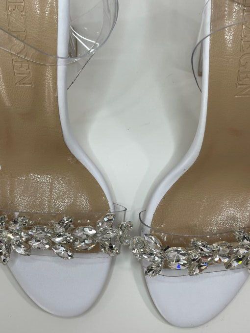 Sandales à talons transparentes avec strass