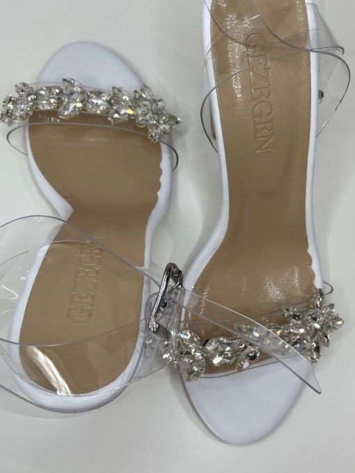 Sandales à talons transparentes avec strass